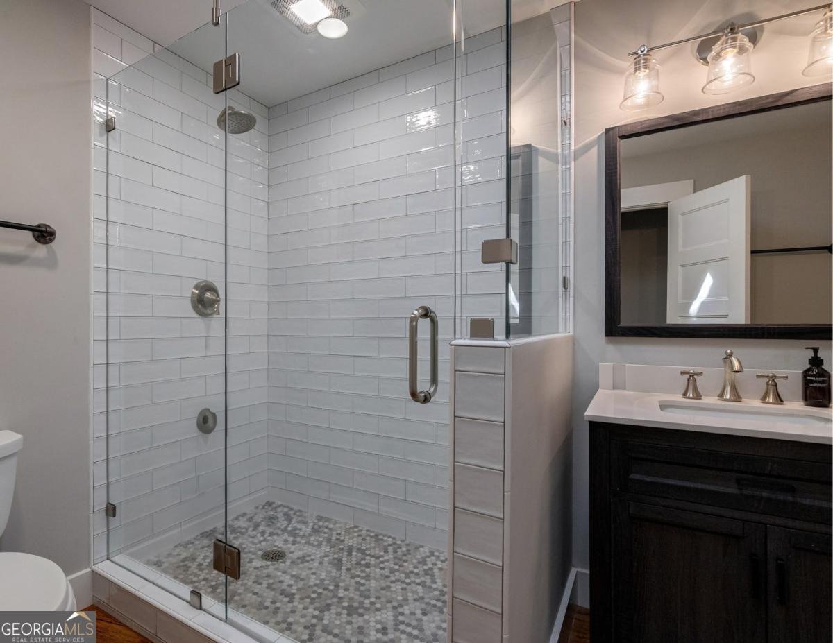 585 White Circle Athens - 9