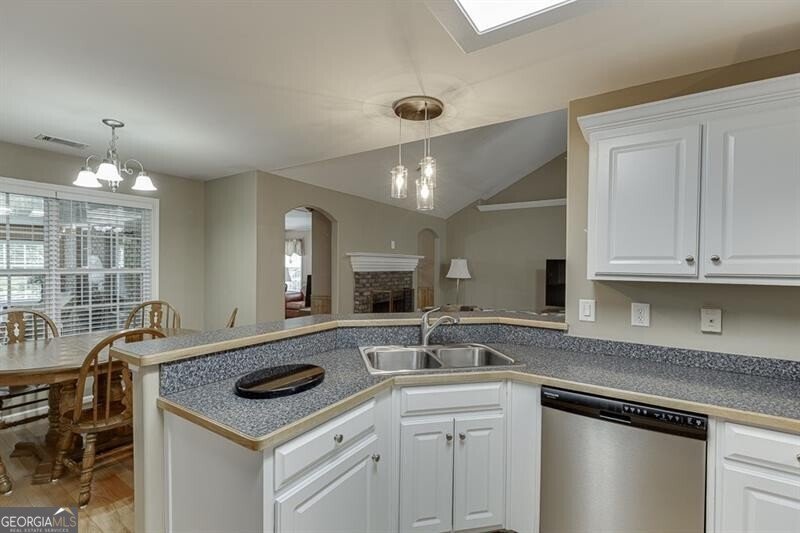 832 Crystal Meadow Drive Winder - 12