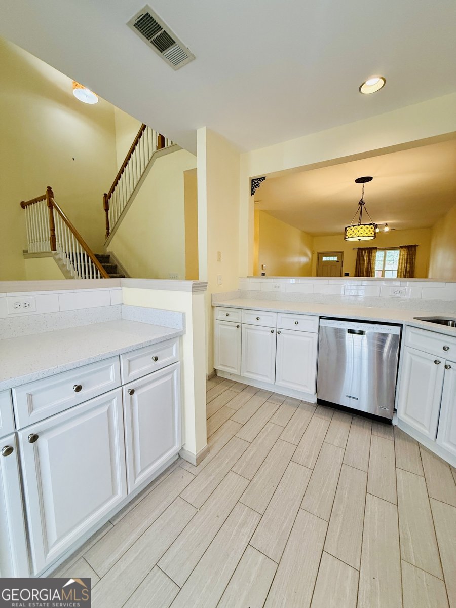2331 Suwanee Pointe Drive Lawrenceville - 19