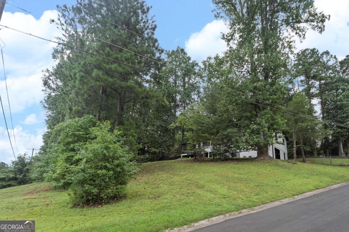 135 Golden Hills Drive Woodstock - 1