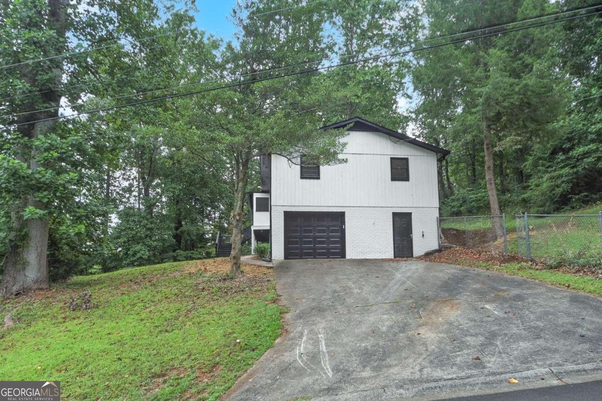 135 Golden Hills Drive Woodstock - 30