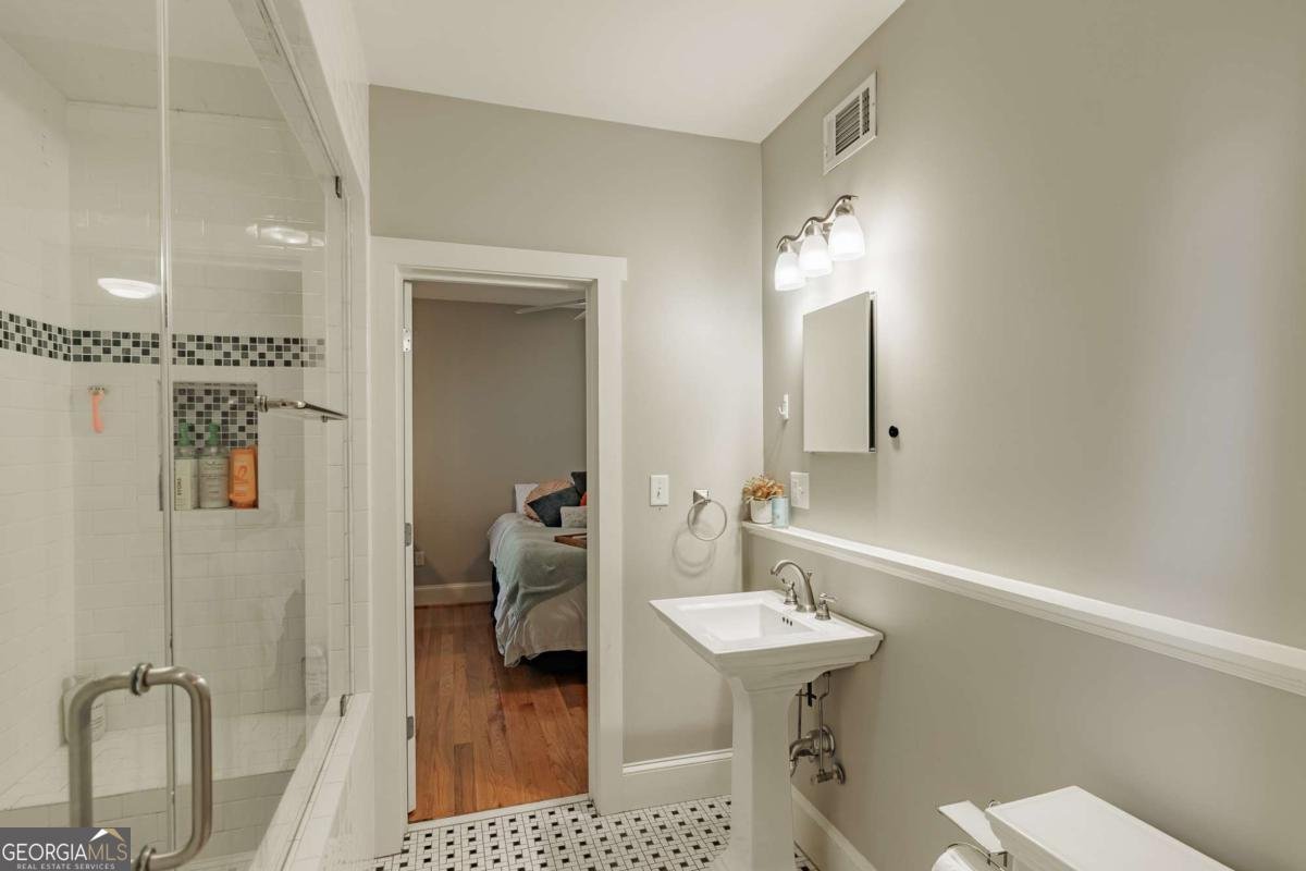 163 Easy Street Athens - 15