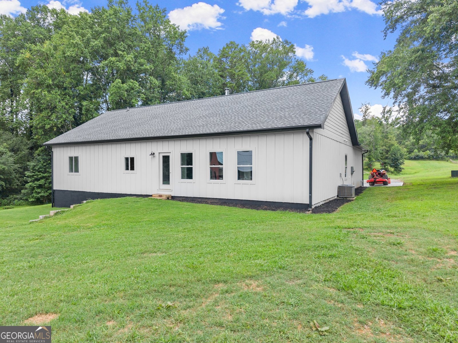 6051 Walden Road Murrayville - 61