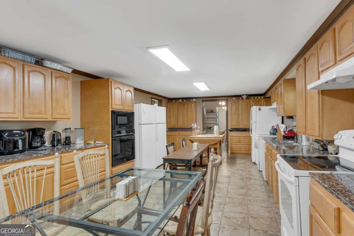 8024 Cherokee Drive Canton - 42