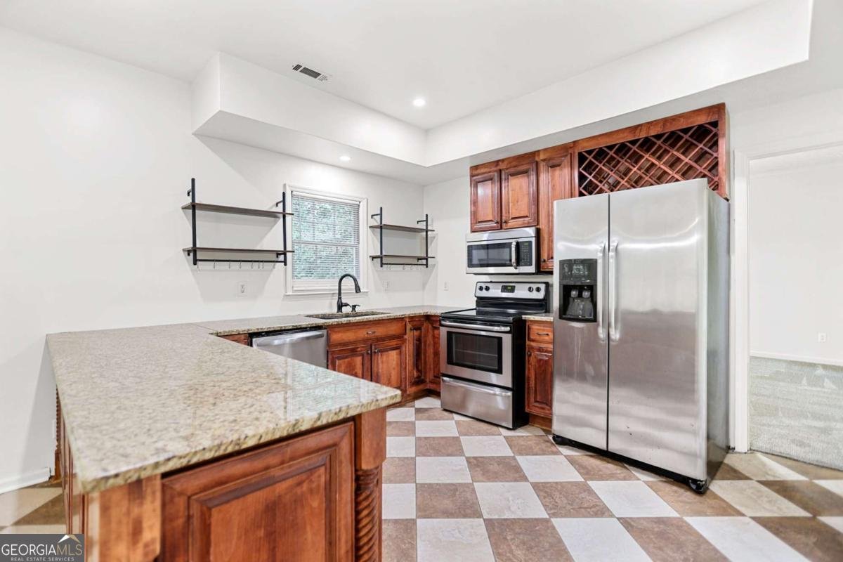 652 Country Lake Drive Hampton - 19