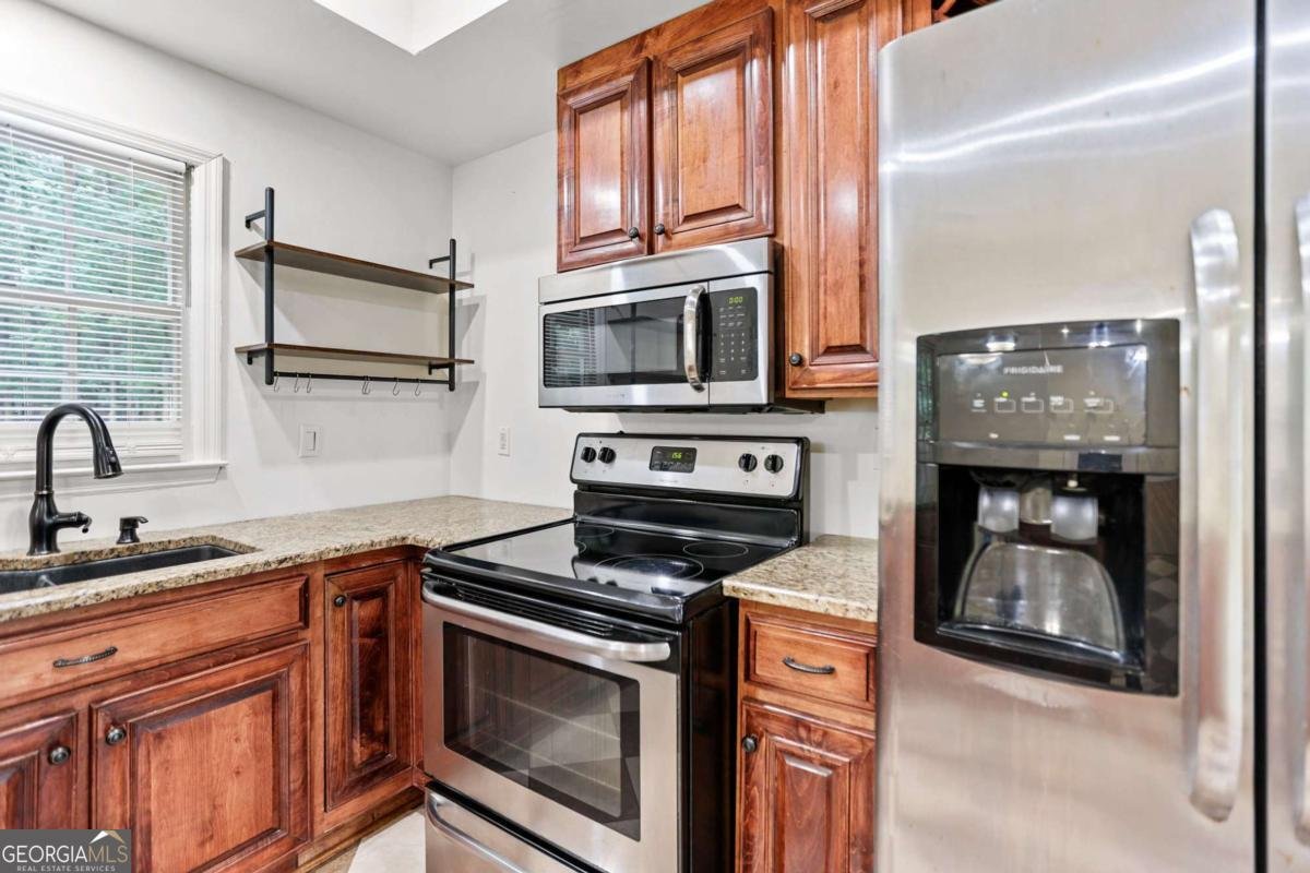 652 Country Lake Drive Hampton - 21
