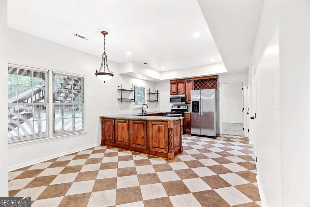 652 Country Lake Drive Hampton - 24