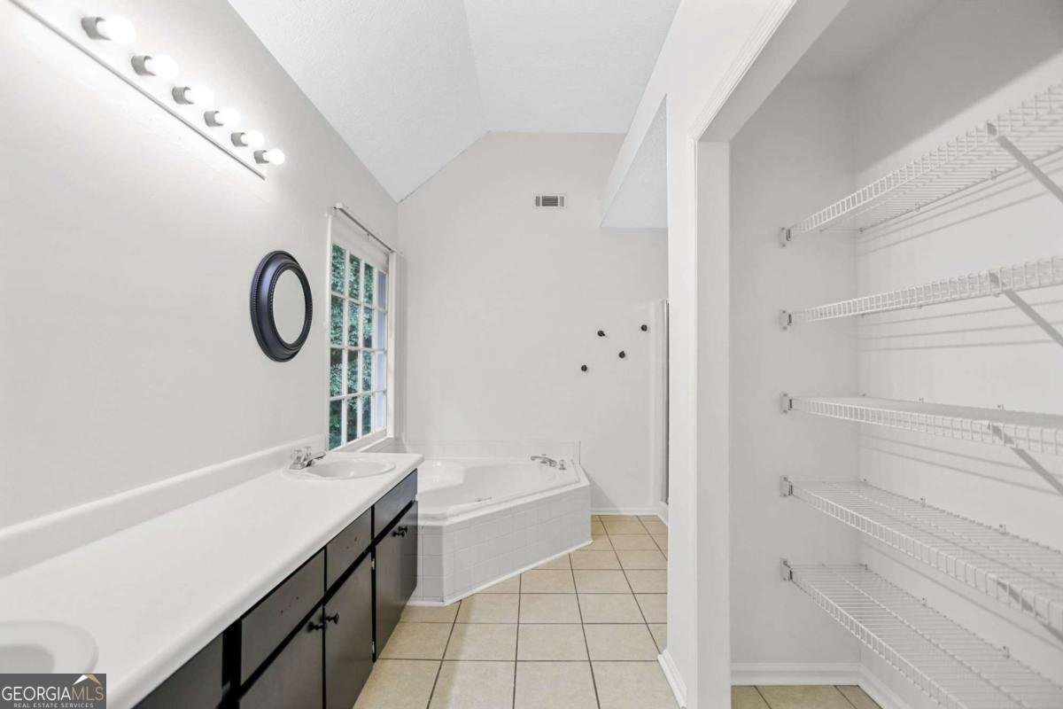 652 Country Lake Drive Hampton - 44