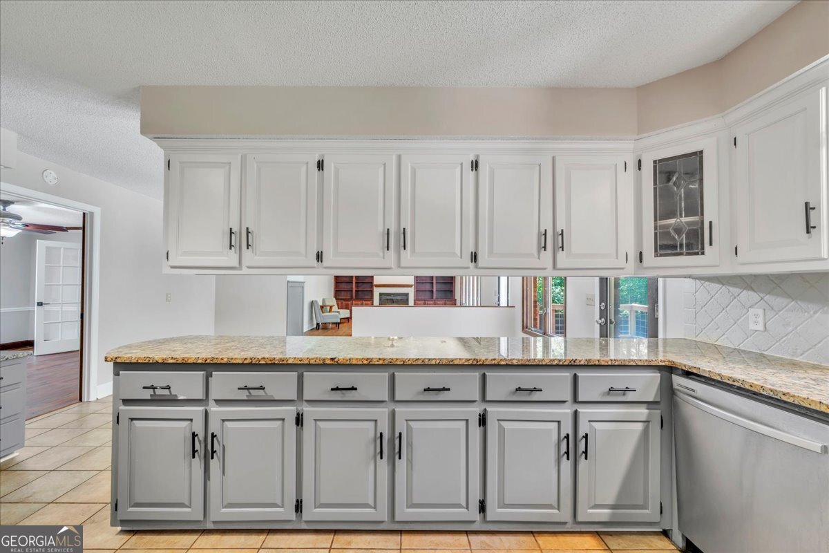 298 Lakeridge Court Macon - 24