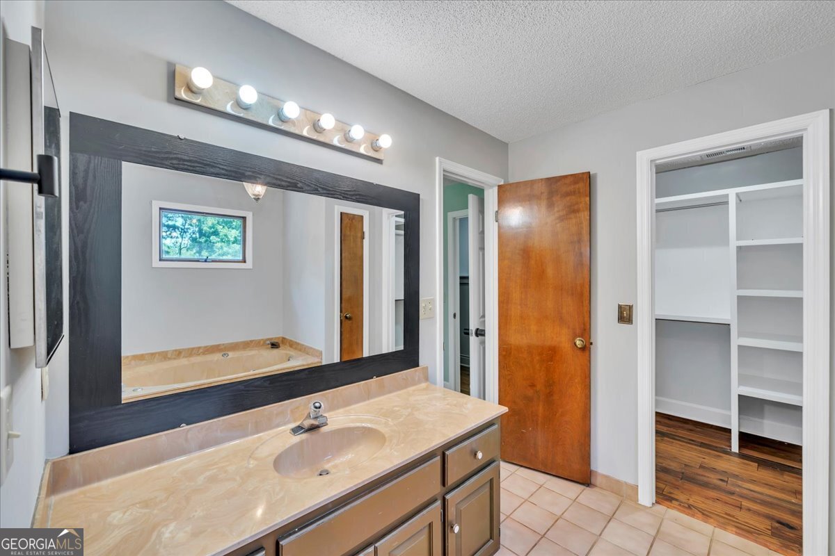 298 Lakeridge Court Macon - 49