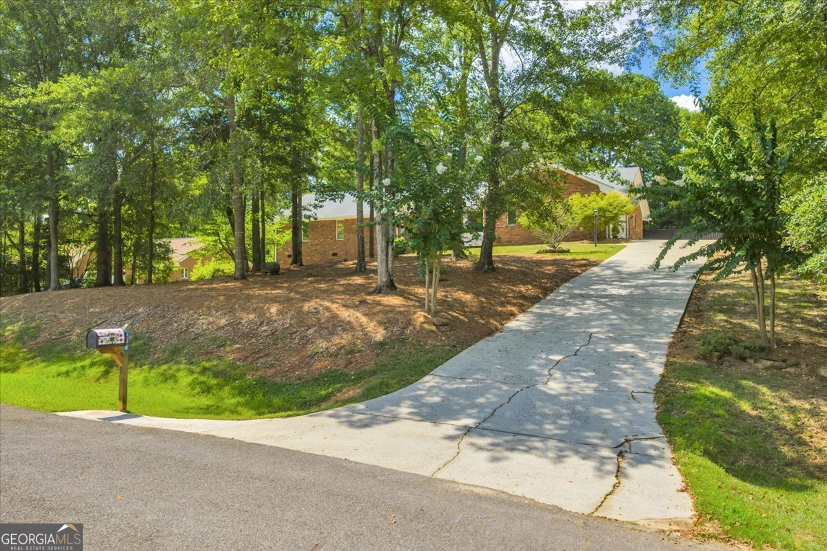 298 Lakeridge Court Macon - 55