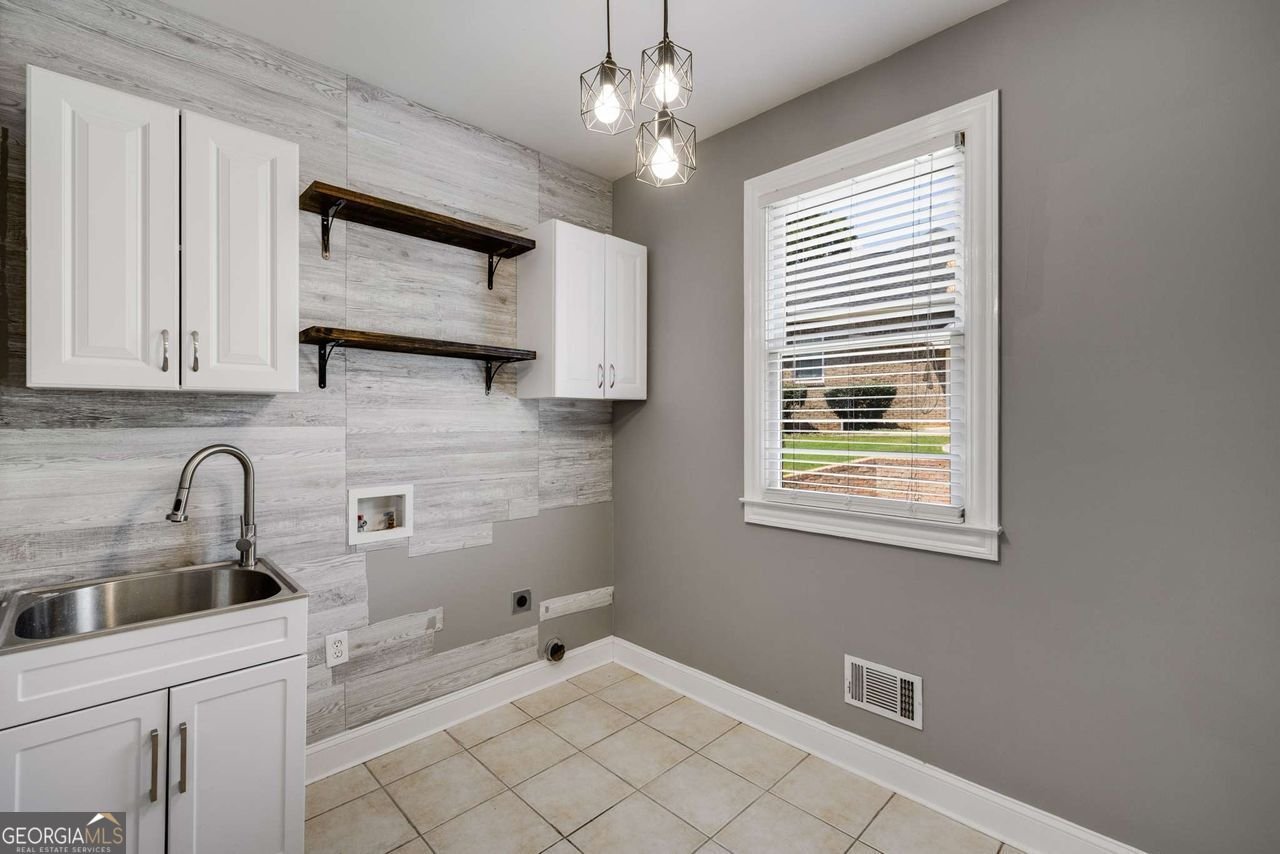 1950 LANCASTER Drive Conyers - 24