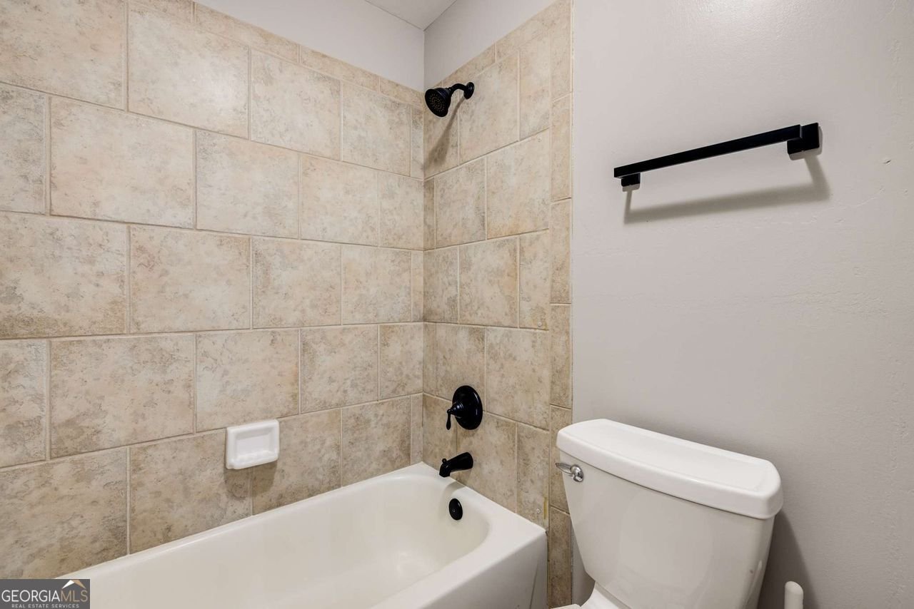1950 LANCASTER Drive Conyers - 34