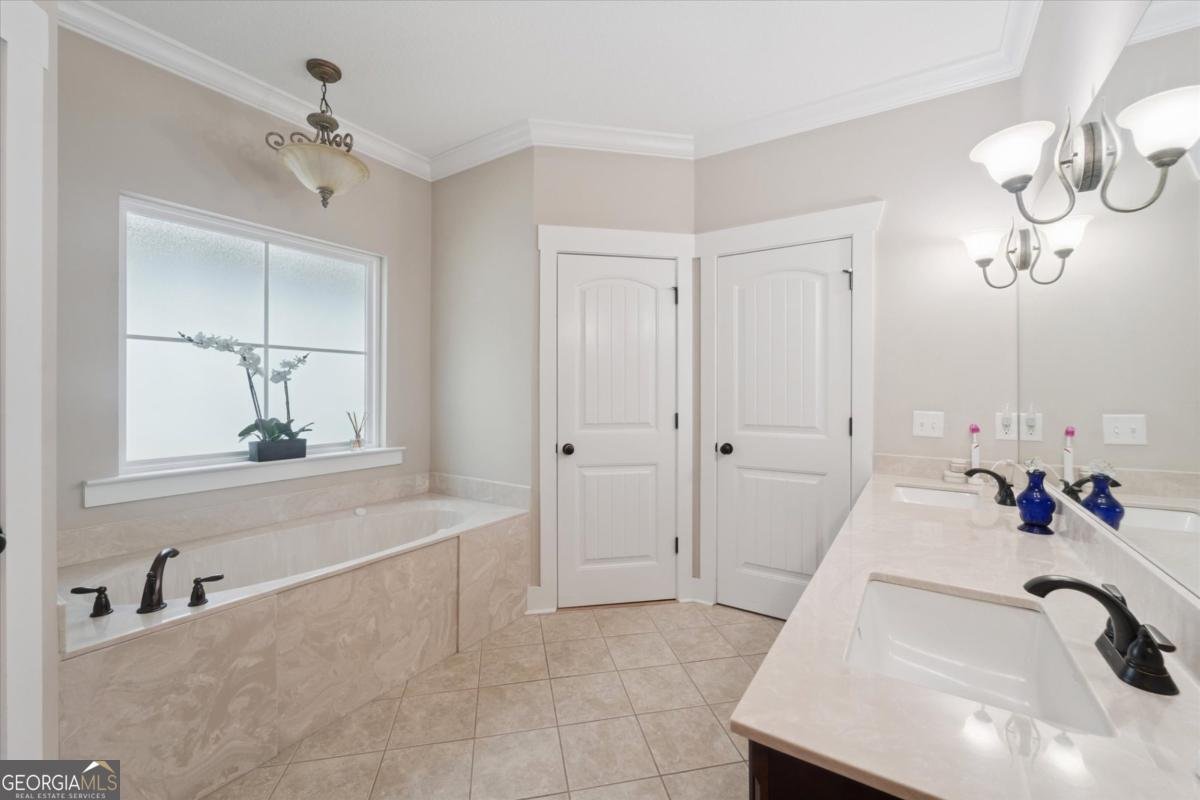 145 Blackjack Oak Drive Richmond Hill - 6