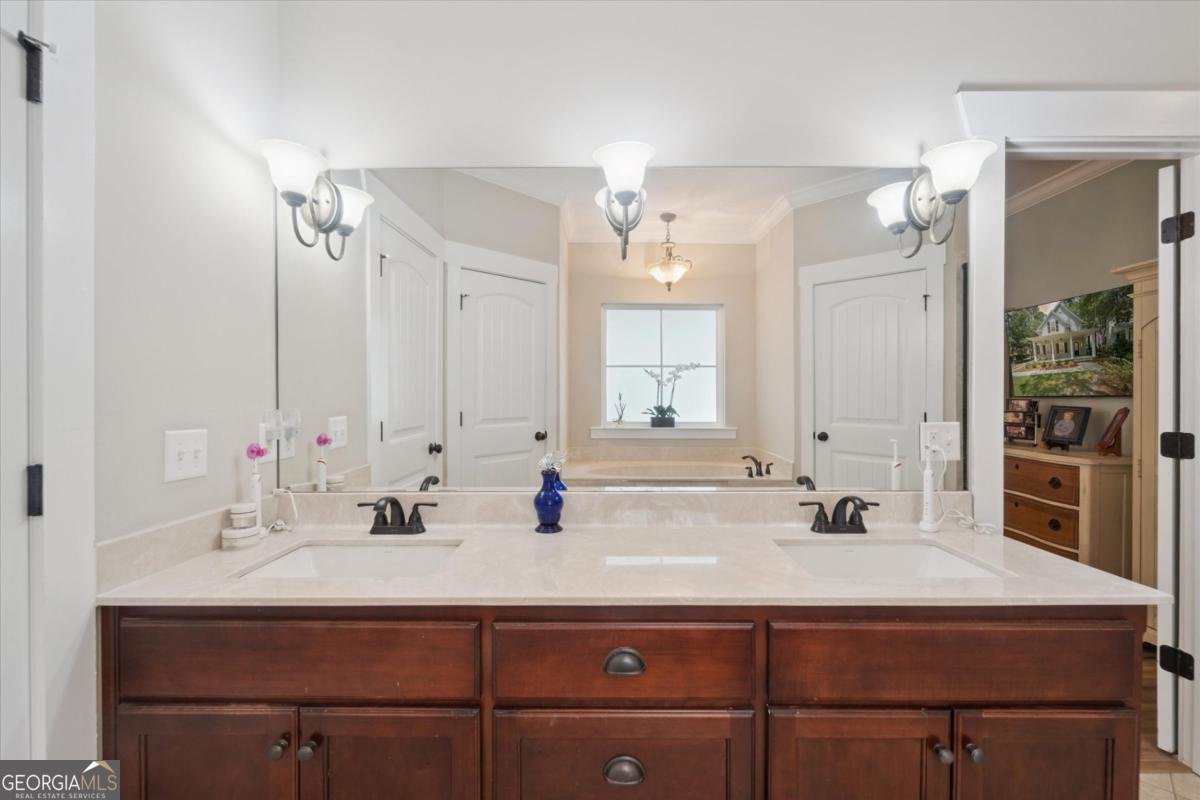 145 Blackjack Oak Drive Richmond Hill - 8