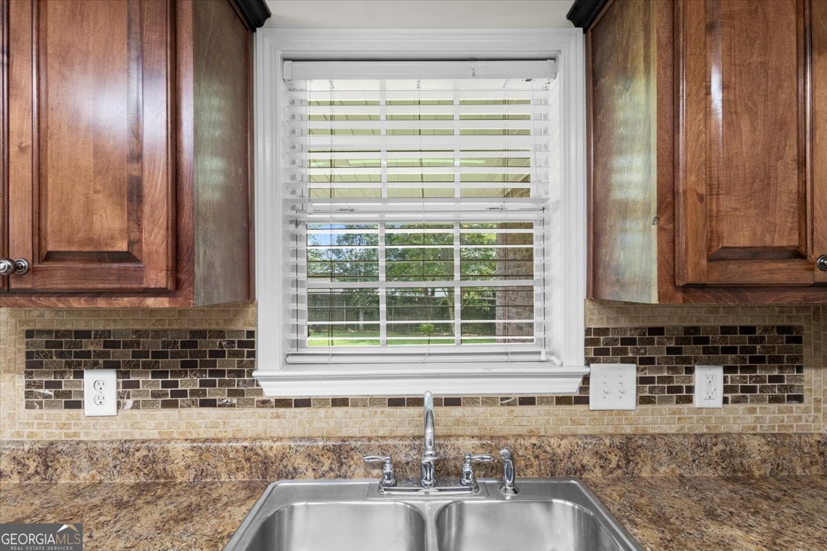 305 Sugarloaf Parkway Perry - 24