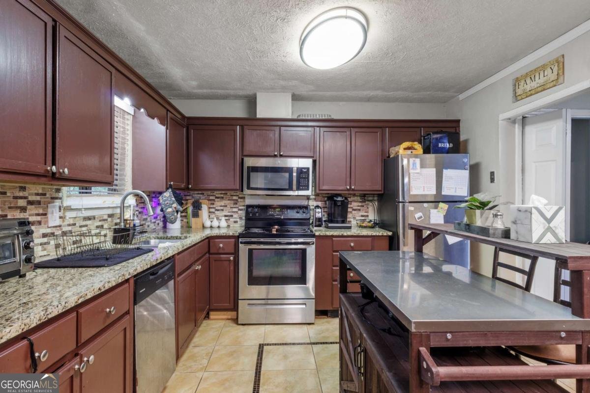 5002 Abbey Lane Lilburn - 3