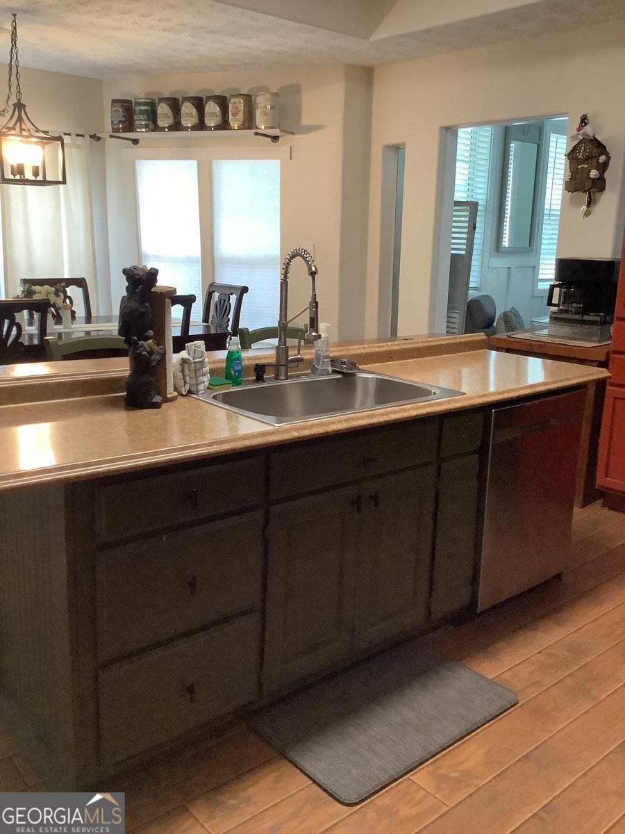 15 Rocky Lane Cleveland - 35