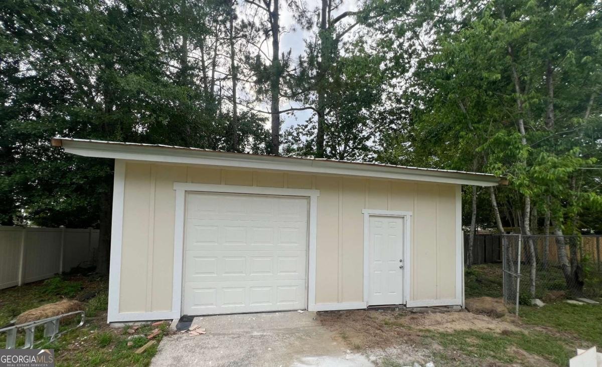 315 Newton Drive Adel - 19