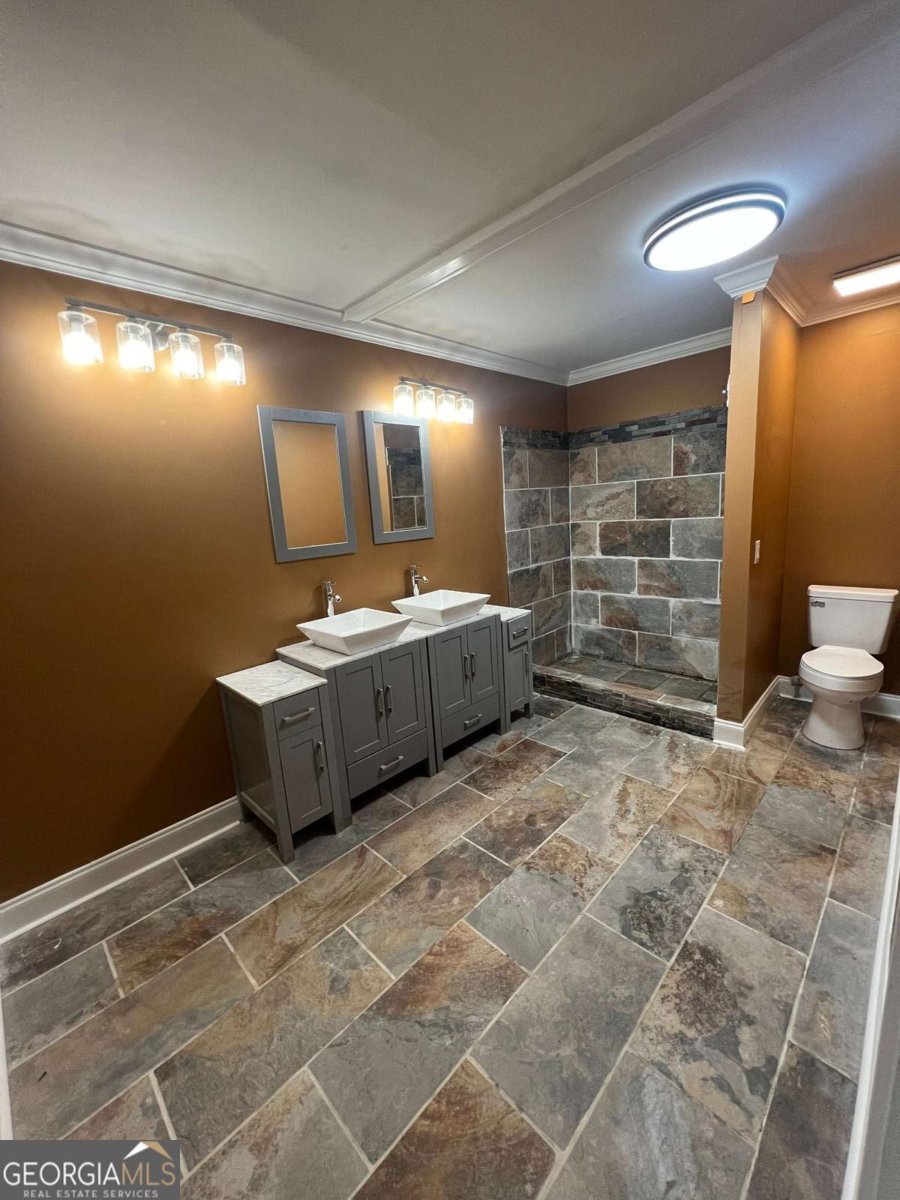 315 Newton Drive Adel - 22