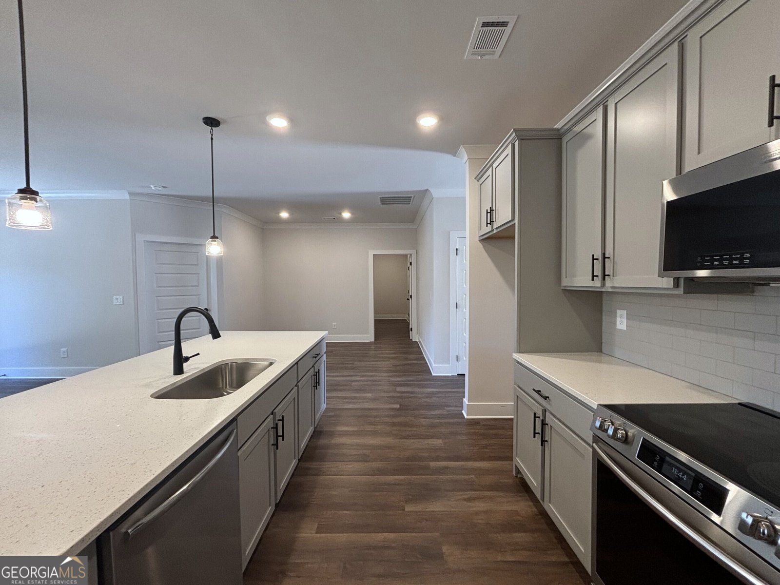 20 Village Court Cleveland - 12
