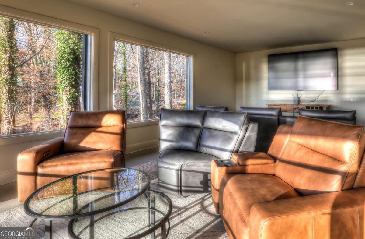 6680 Lawson Circle Gainesville - 33
