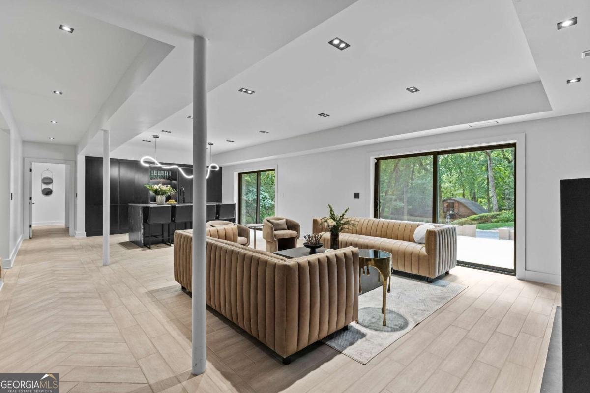 737 Conway Drive Atlanta - 23
