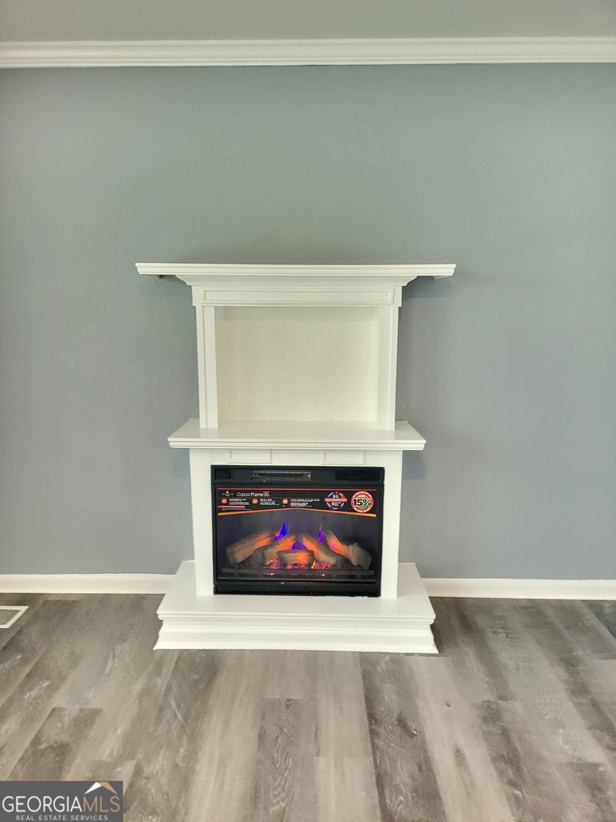 137 HILLCREST Drive Austell - 24