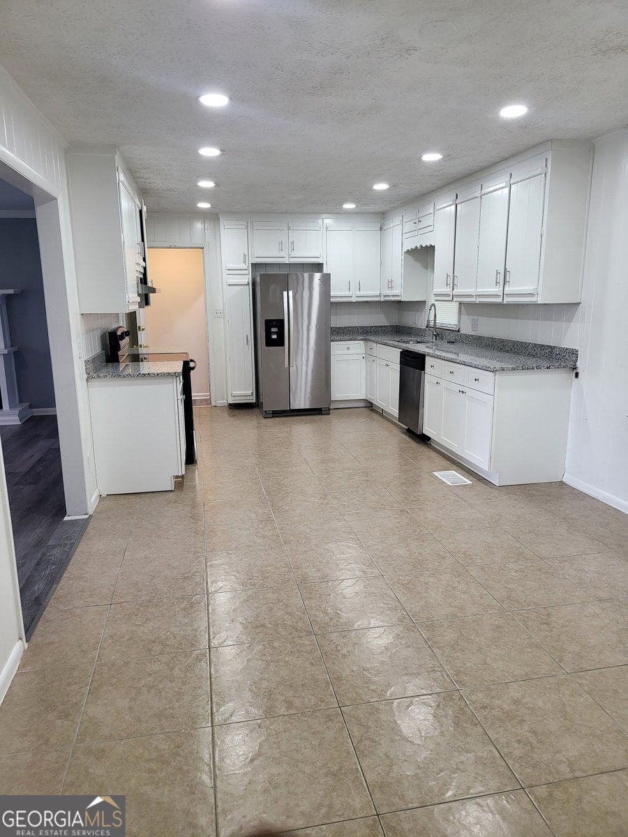 137 HILLCREST Drive Austell - 25