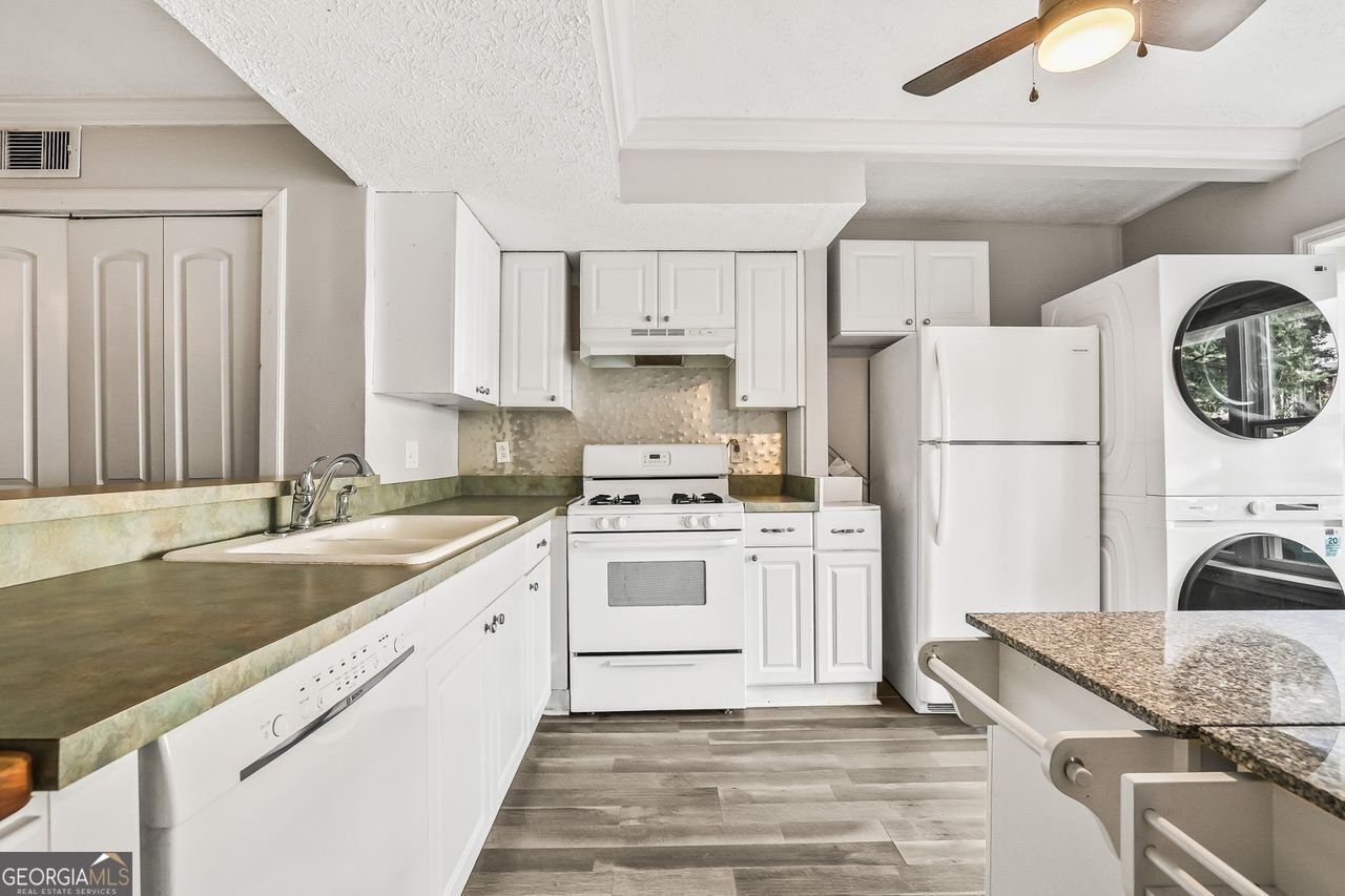 8846 LONG BEACH Circle Sandy Springs - 11