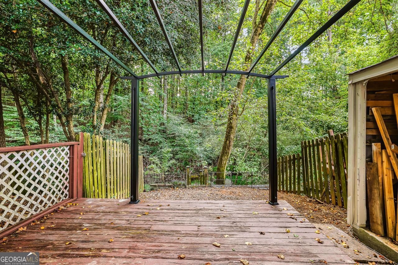 8846 LONG BEACH Circle Sandy Springs - 21