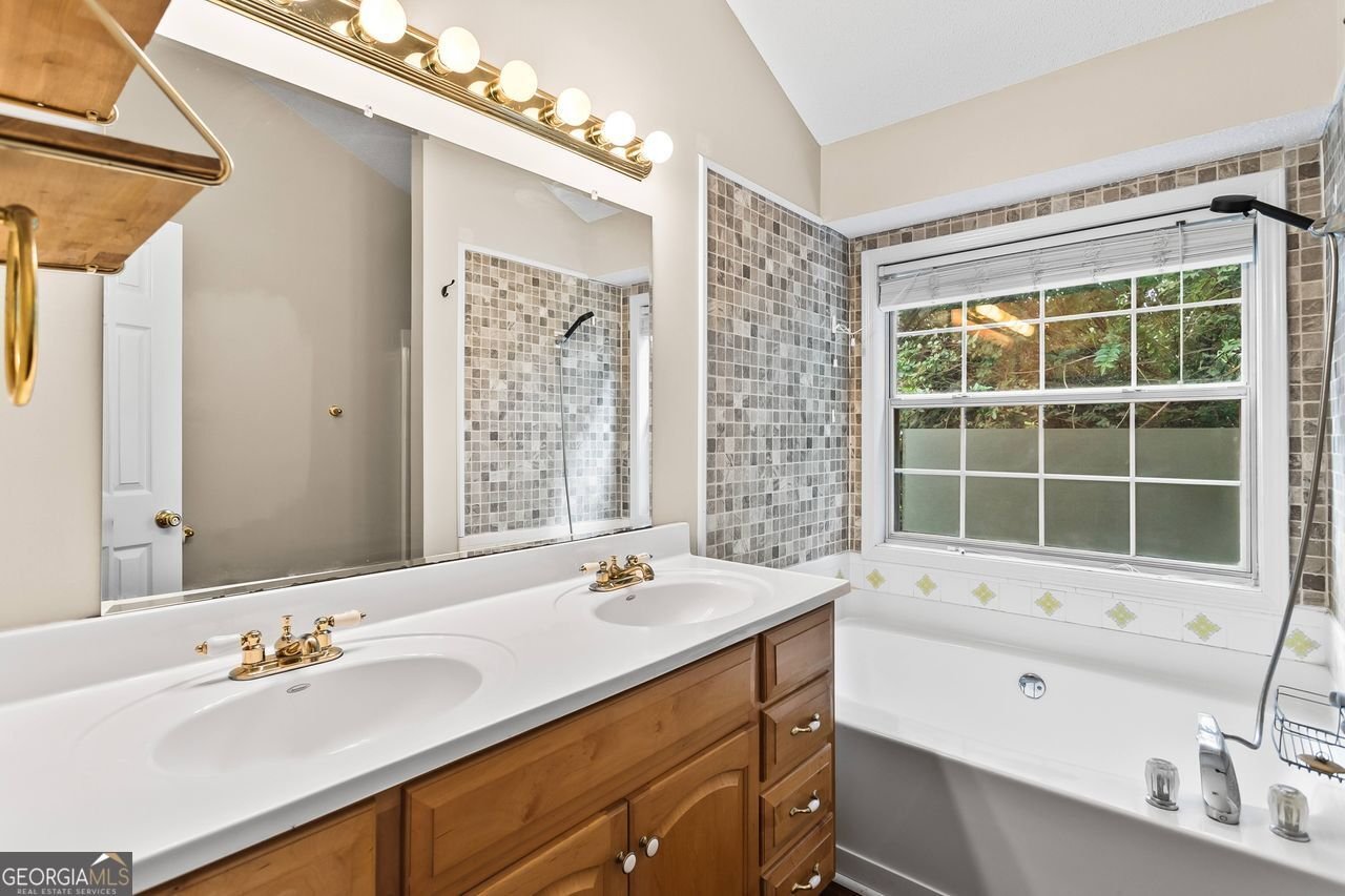 3230 IVY LAKE Buford - 56