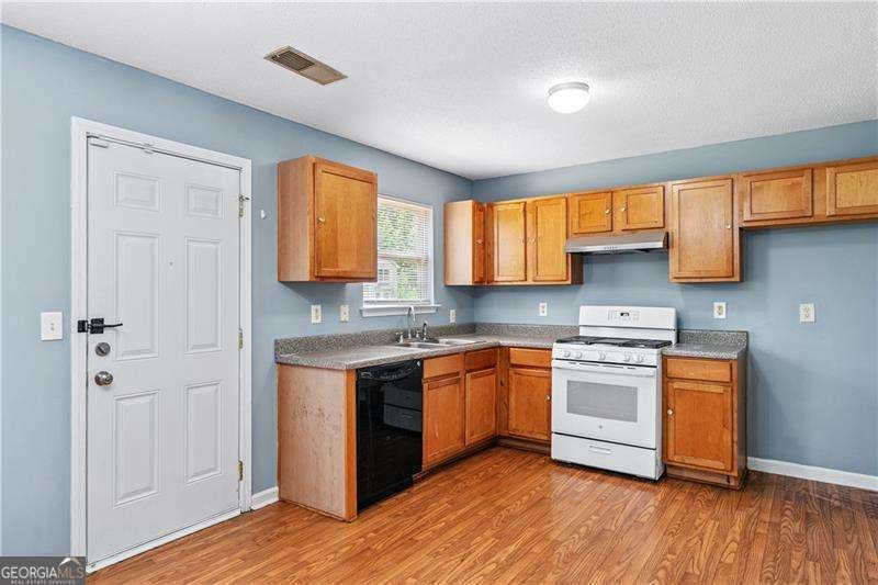 8318 Champion Trail Circle Fairburn - 11