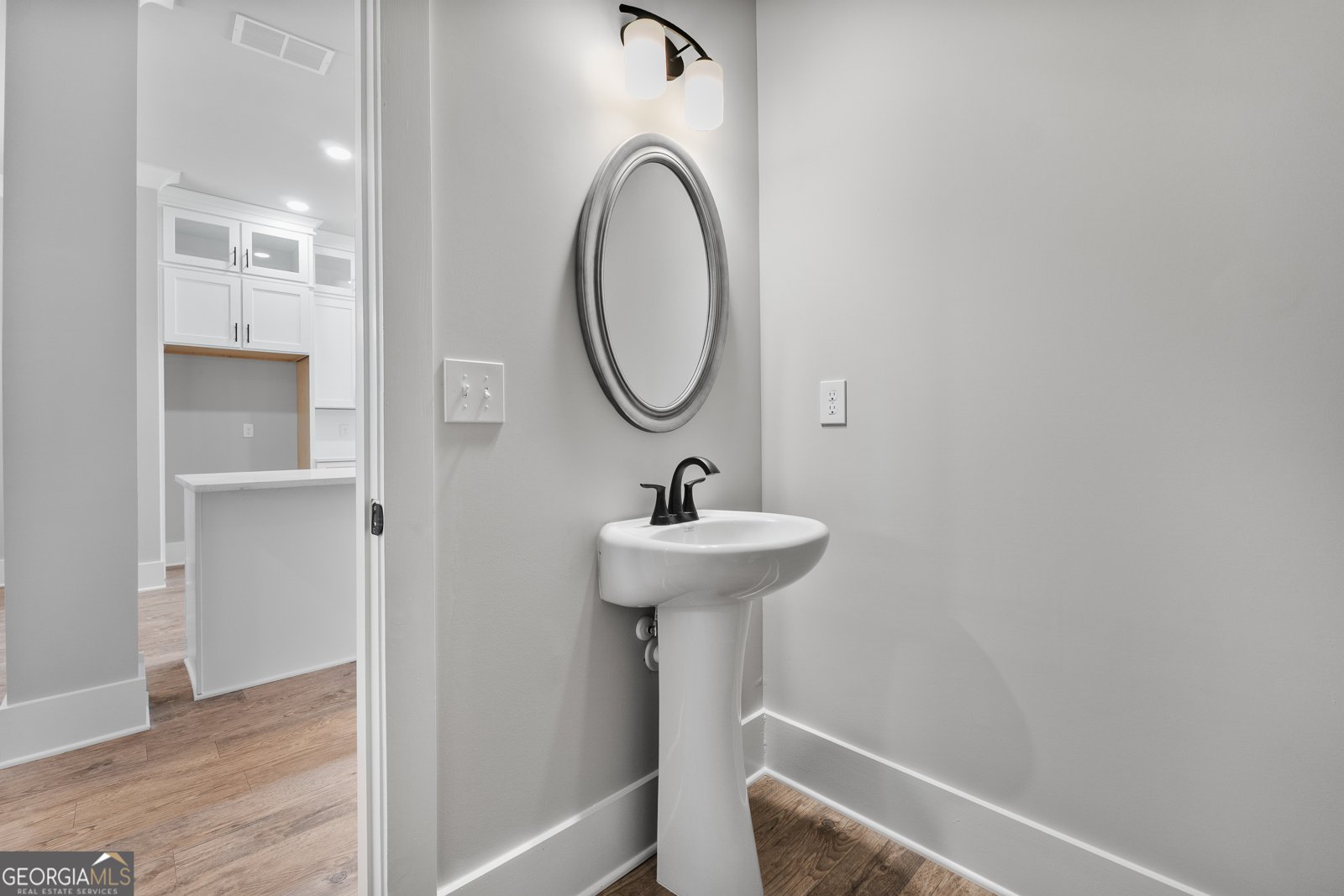 1851 Abbey Road Griffin - 40