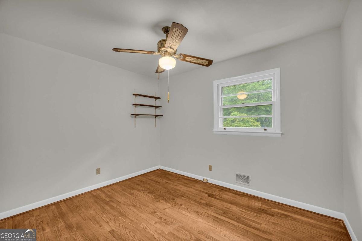 411 College Circle Athens - 22