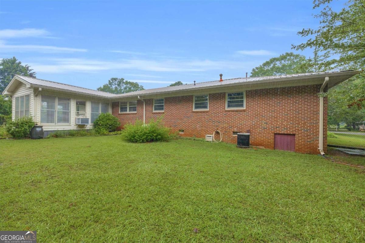 411 College Circle Athens - 40