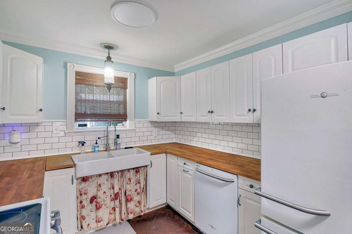 770 Hickory Bluff Drive Waverly - 2