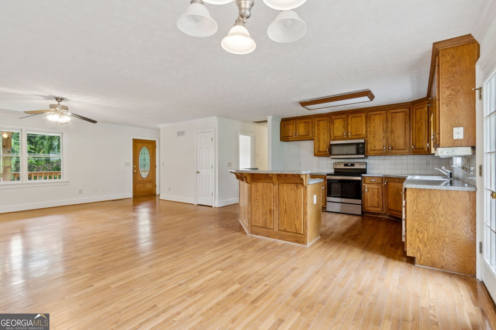 5557 Pinedale Circle Sugar Hill - 15