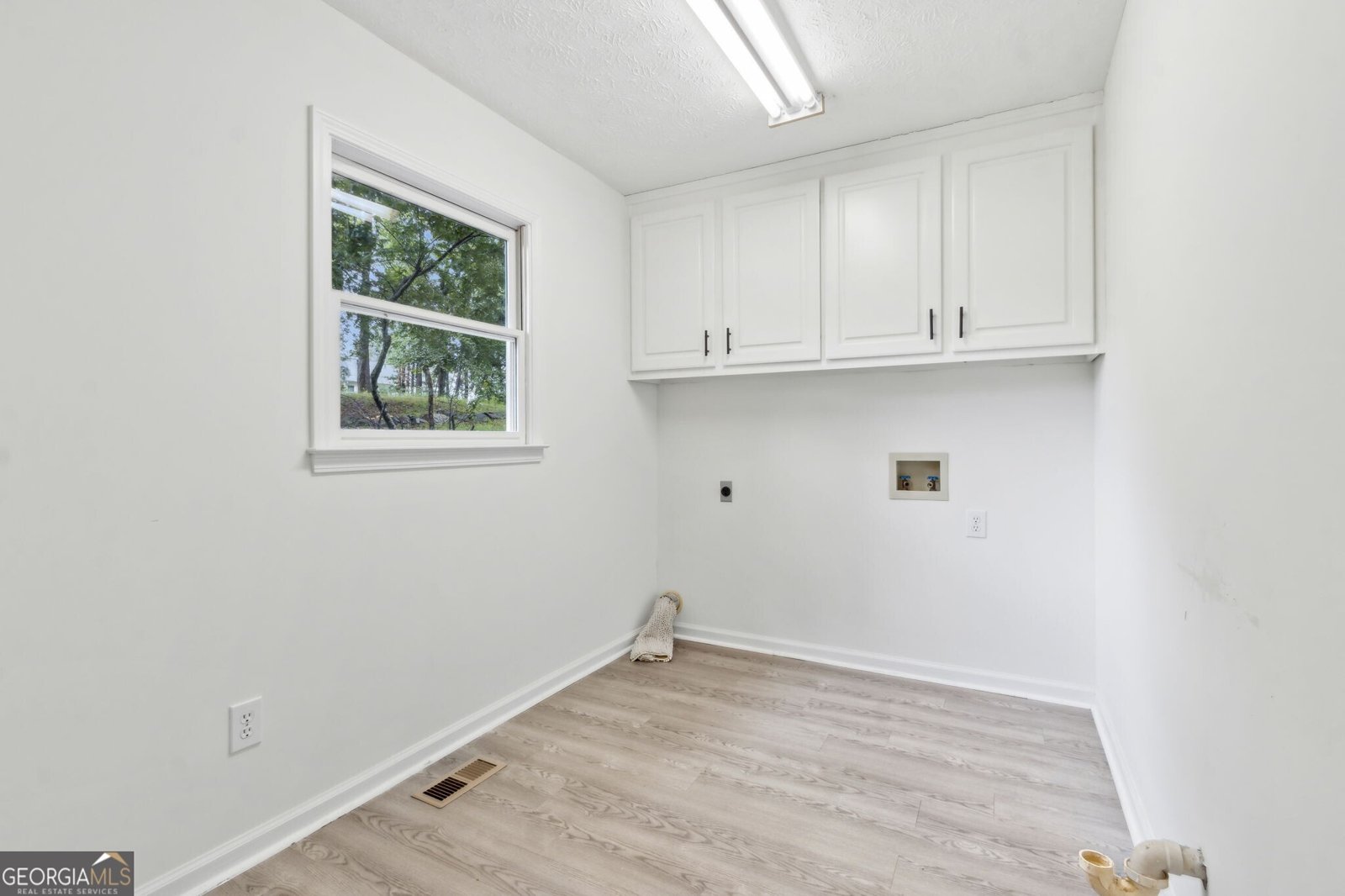 5557 Pinedale Circle Sugar Hill - 35