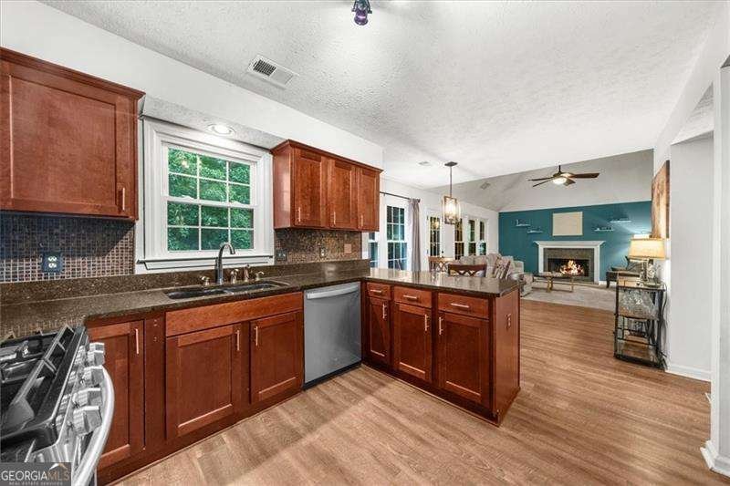 1202 Rockmart Circle Kennesaw - 13