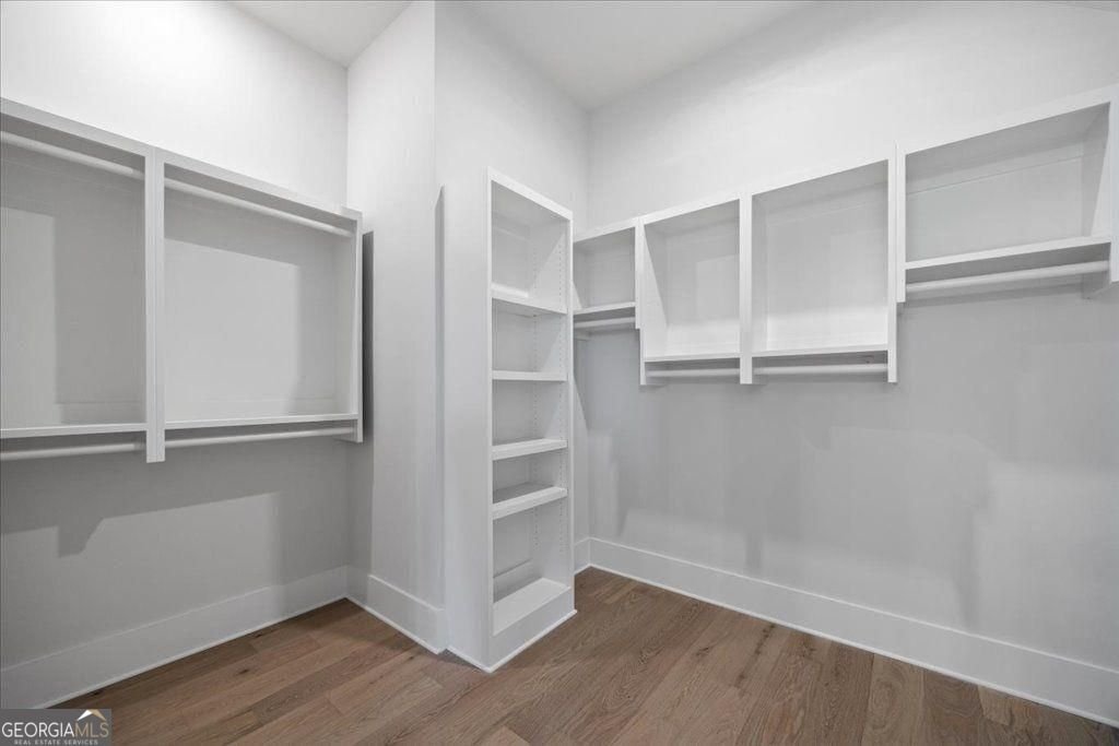 2035 Village Walk Milton - 14