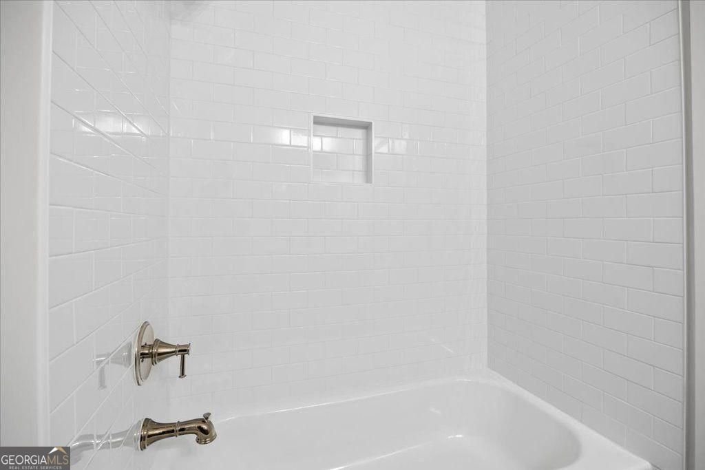 2035 Village Walk Milton - 16