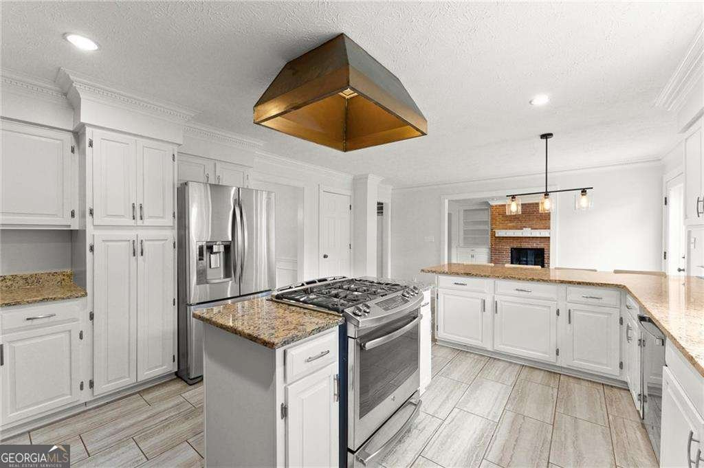 965 Lake Charles Drive Roswell - 12