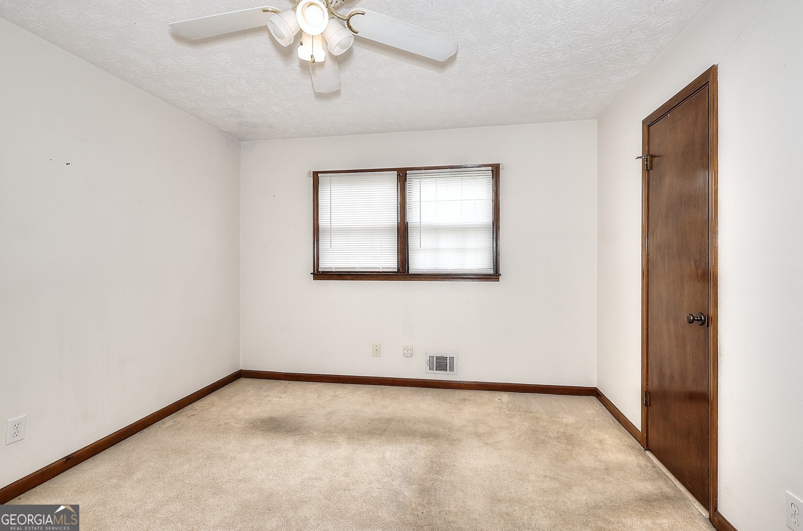 1735 Knight Circle Loganville - 16