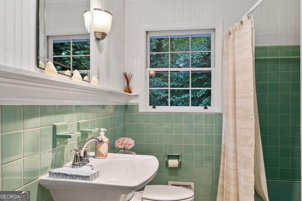 465 Forest Hills Drive Sandy Springs - 29