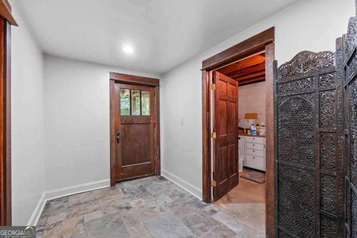 465 Forest Hills Drive Sandy Springs - 33