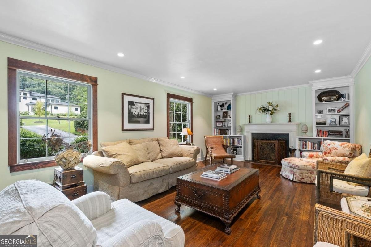 465 Forest Hills Drive Sandy Springs - 4