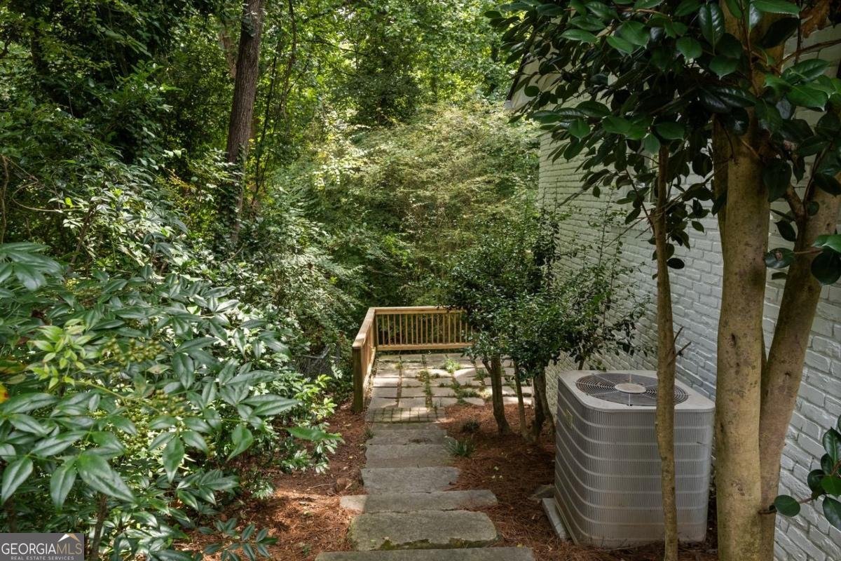 465 Forest Hills Drive Sandy Springs - 40