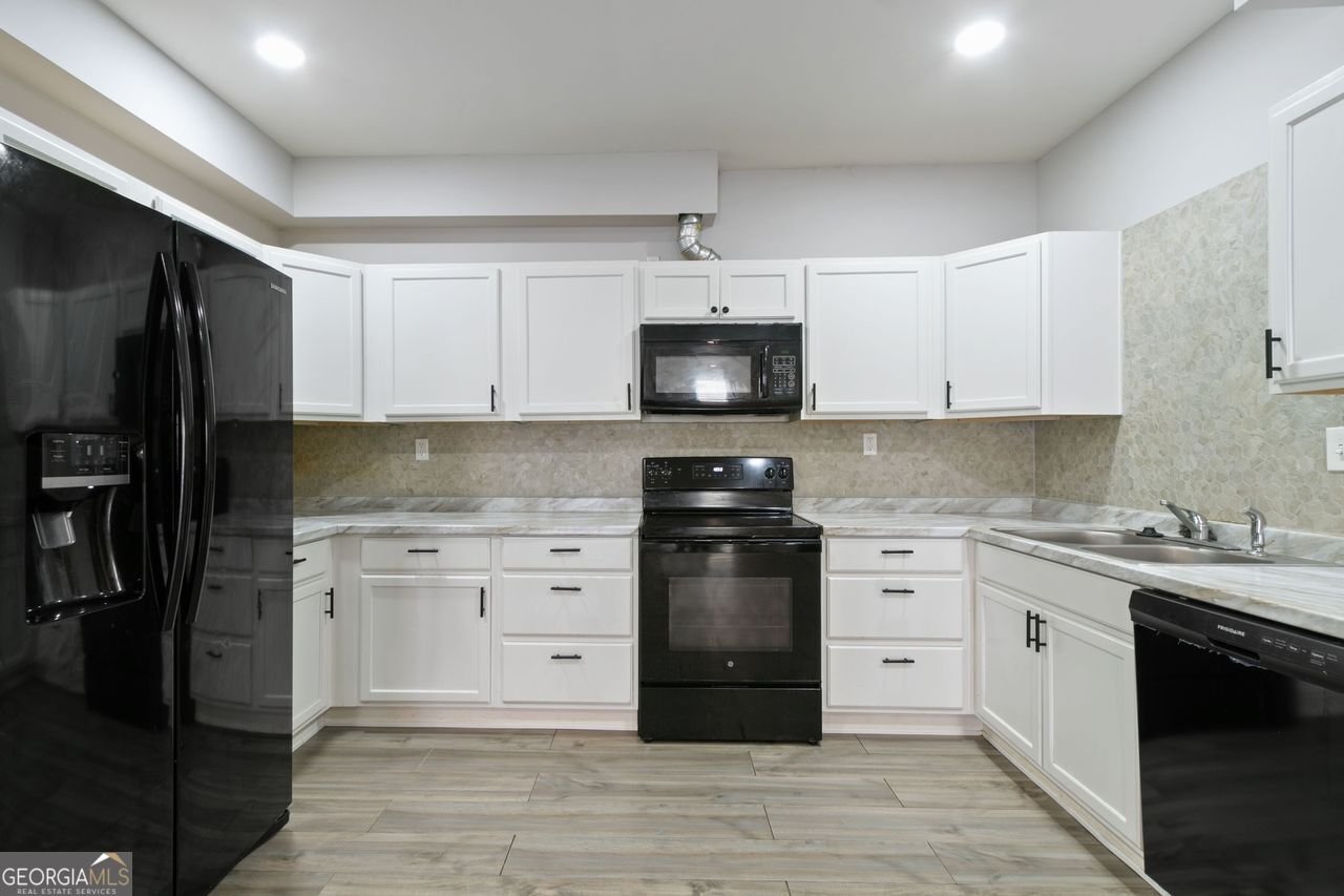 829 Castlebottom Lawrenceville - 32