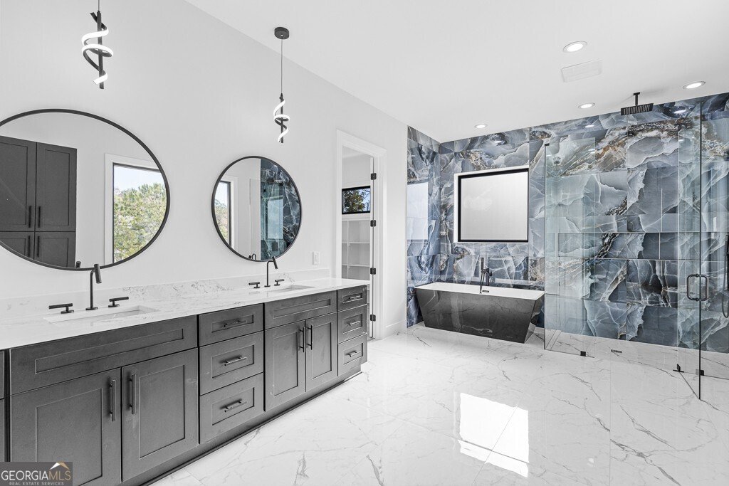 555 Versailles Drive Auburn - 14